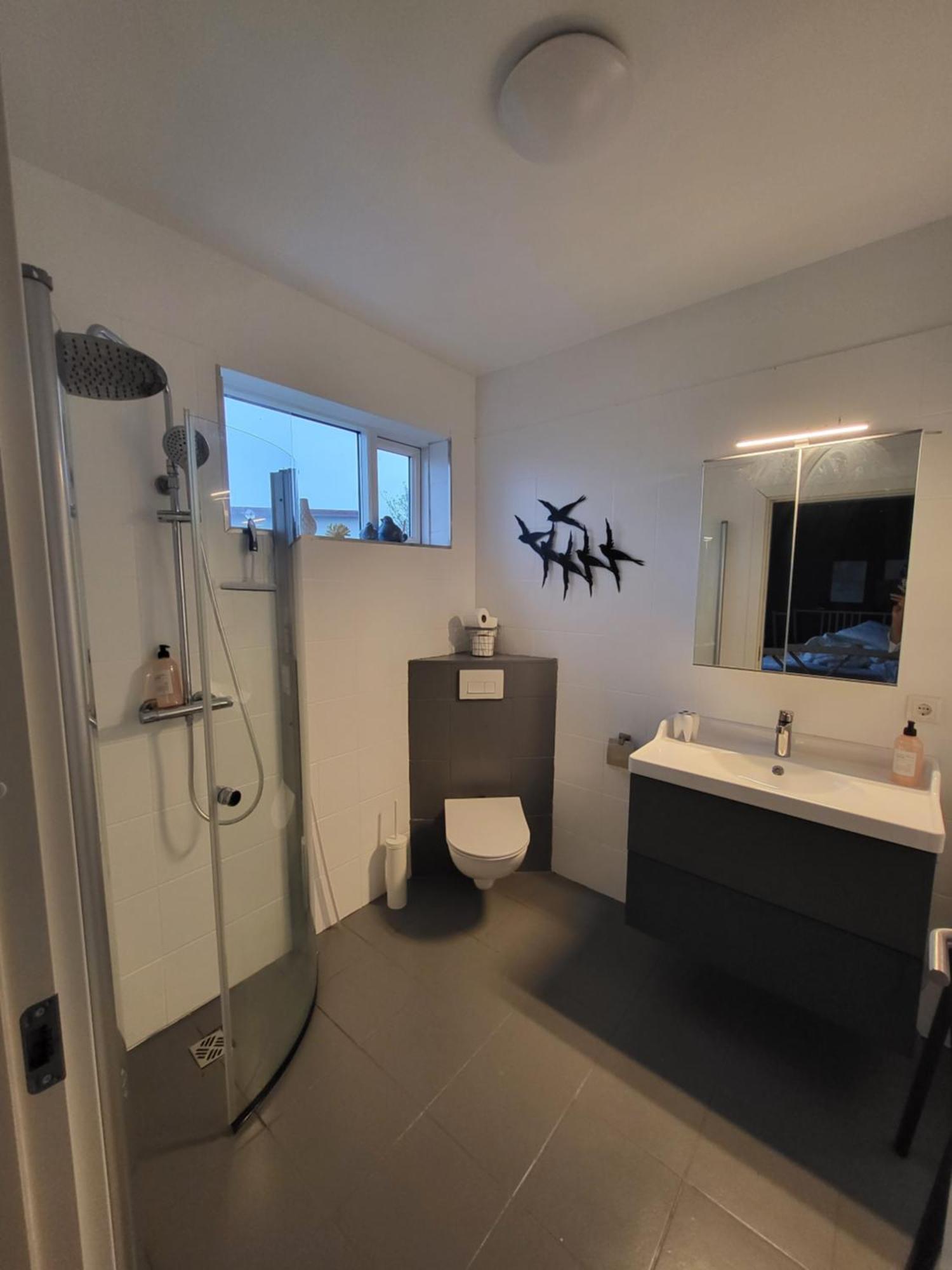 Grindavik Guesthouse Self Check In & Out Bilik gambar